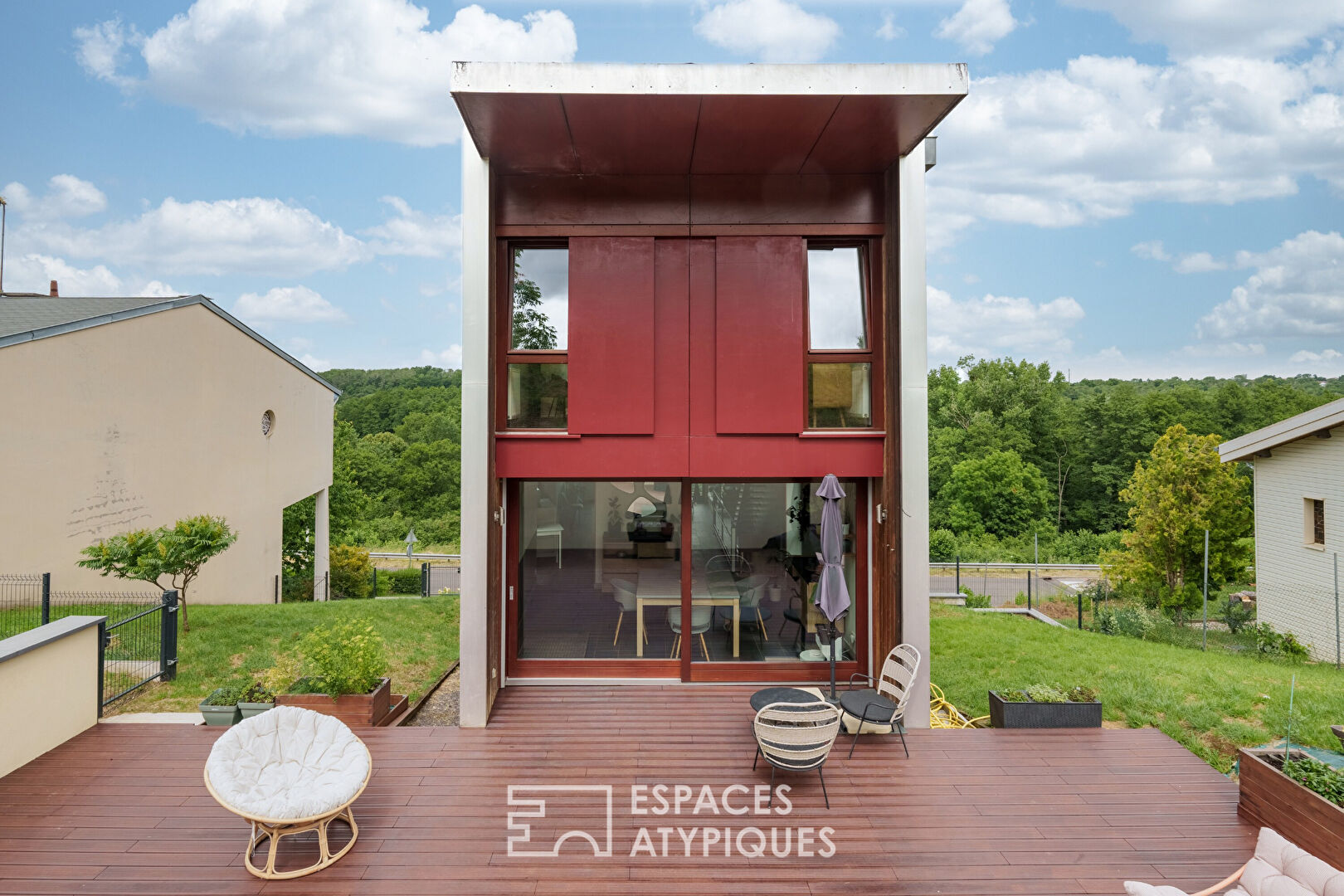 Contemporary architect-designed house with views of the Moselle River