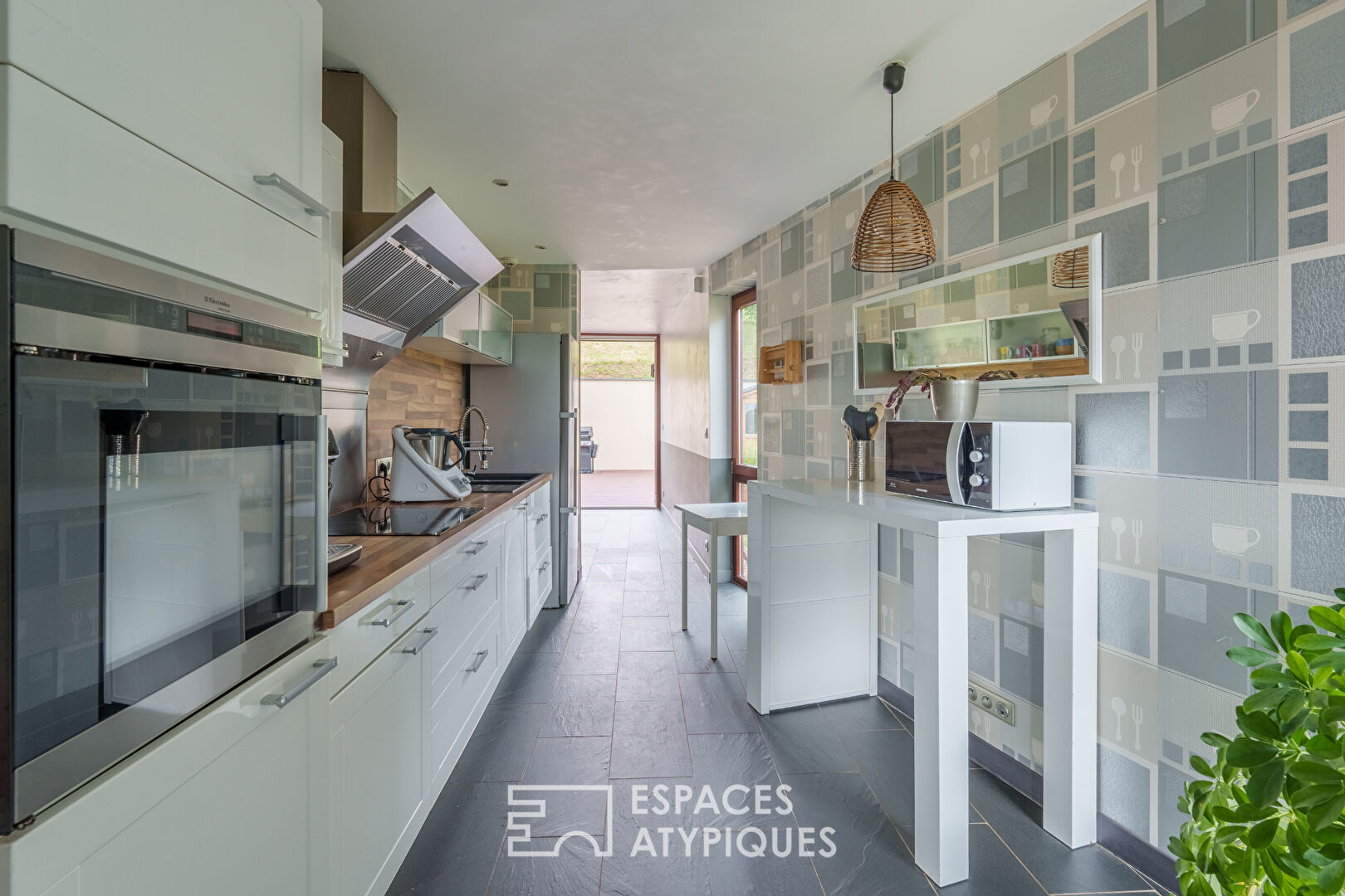 Contemporary architect-designed house with views of the Moselle River
