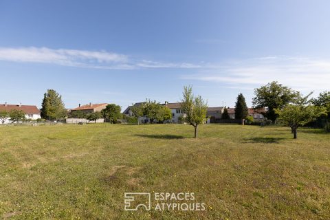 Corps de ferme à réinventer et son vaste terrain