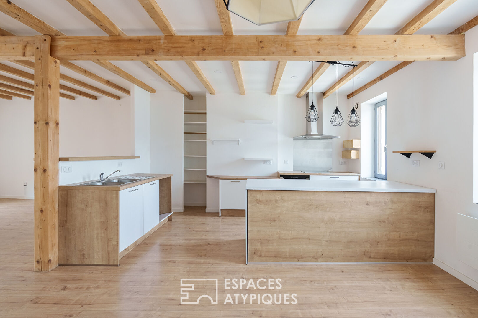 Duplex aux lignes contemporaines sous les toits de la Vieille Ville