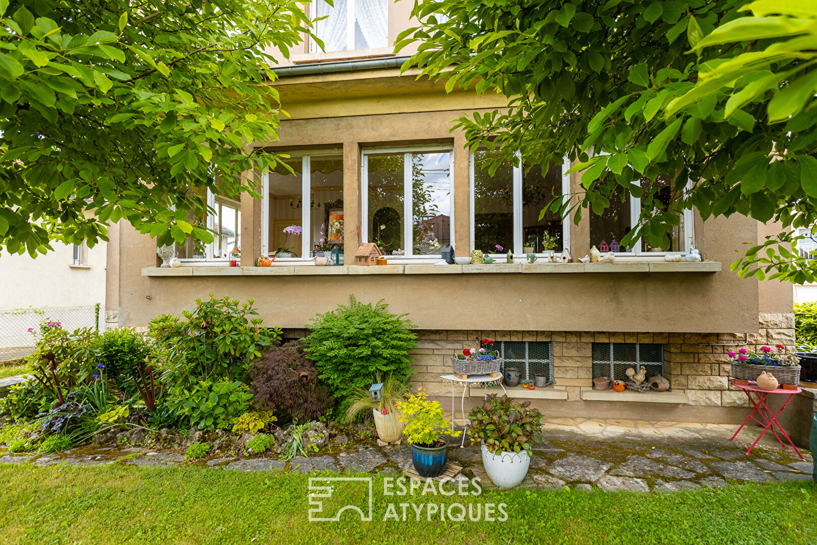 1960s house with a bucolic garden to be reinterpreted