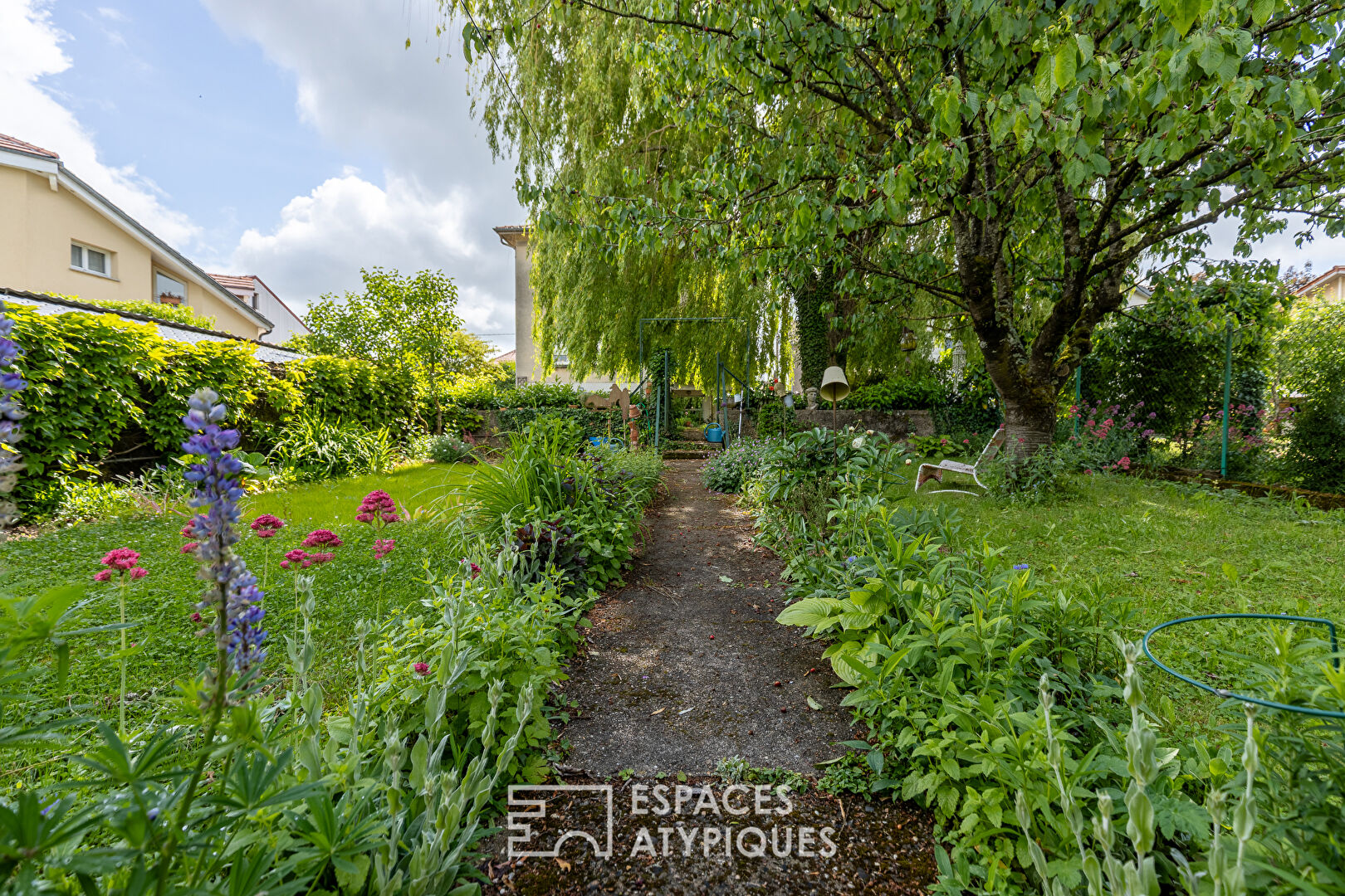 1960s house with a bucolic garden to be reinterpreted