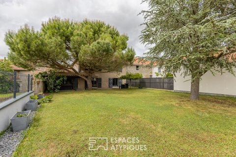 Maison rénovée avec dépendances et jardin