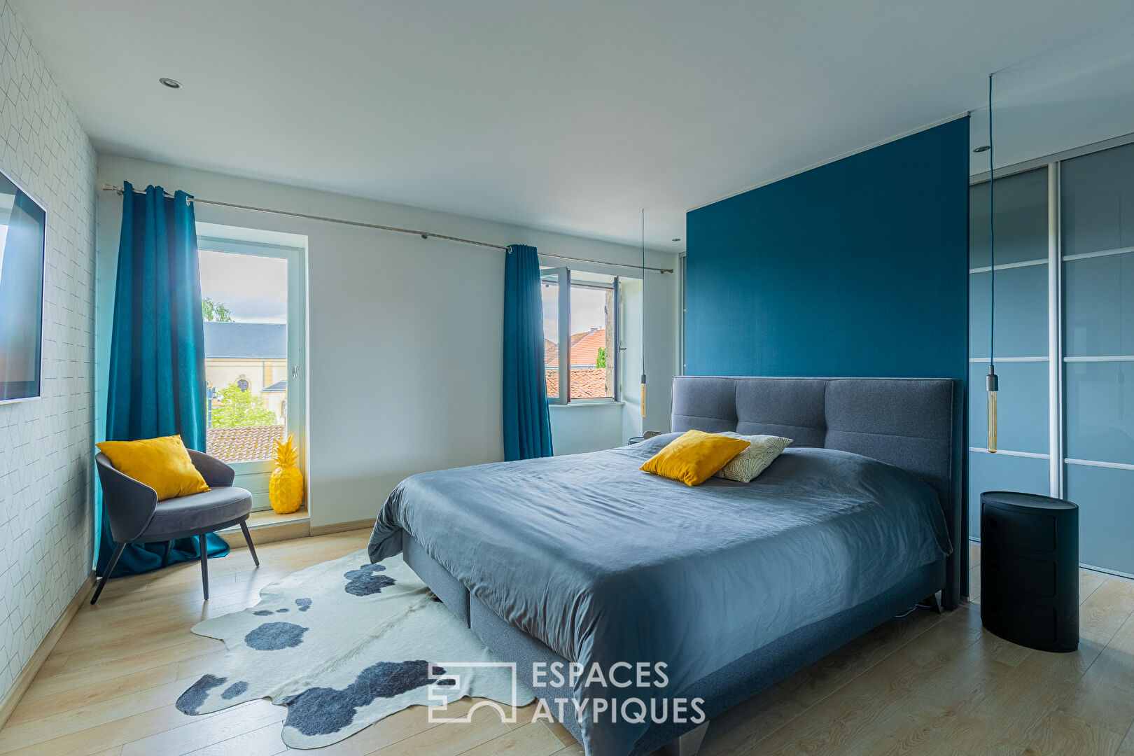 Maison rénovée avec dépendances et jardin