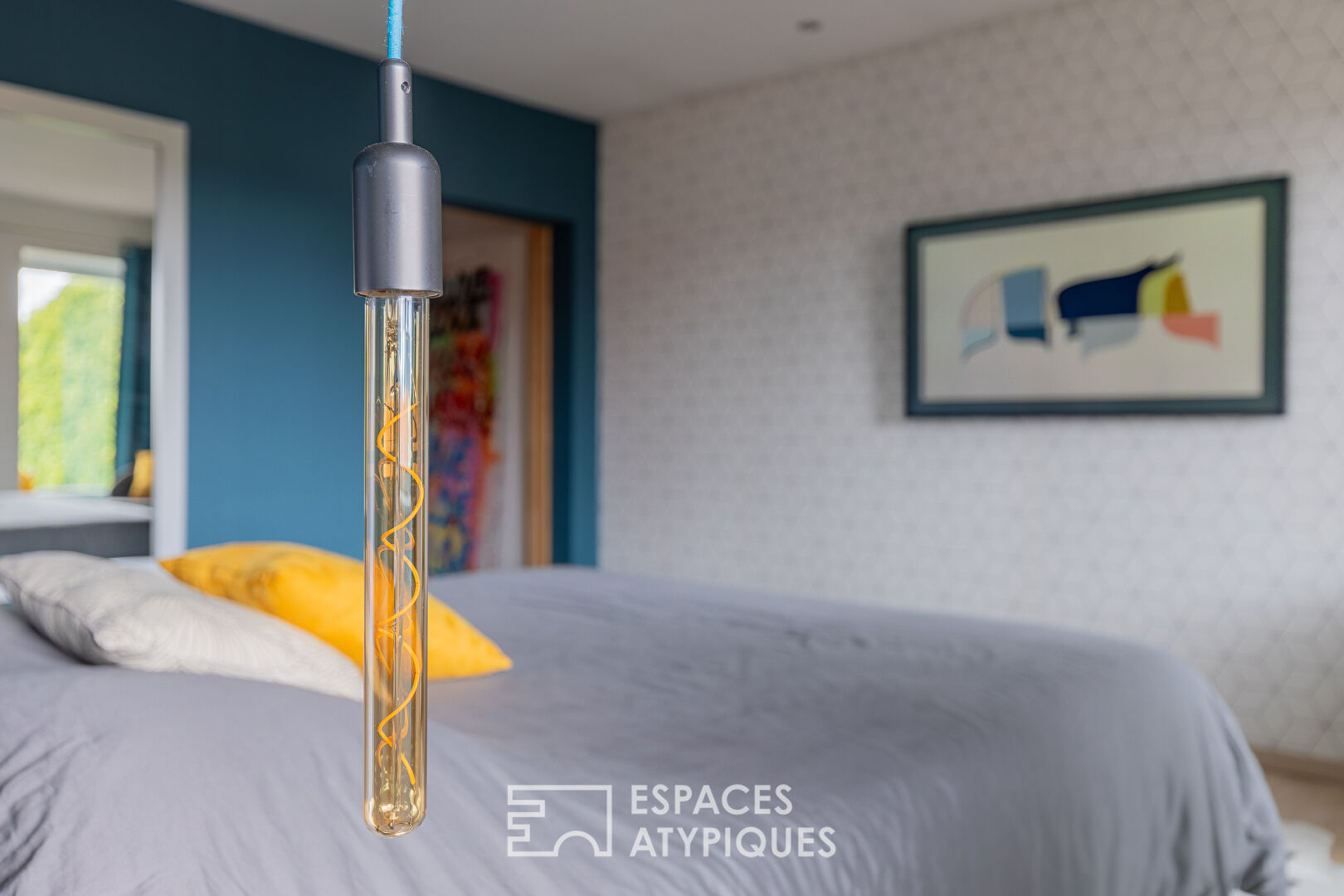 Maison rénovée avec dépendances et jardin