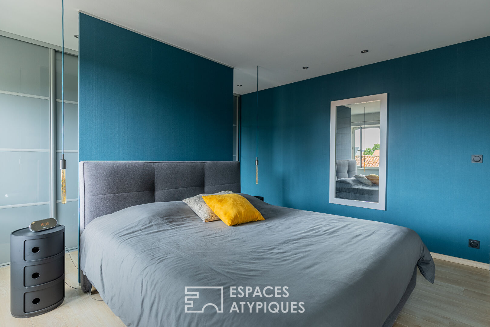 Maison rénovée avec dépendances et jardin
