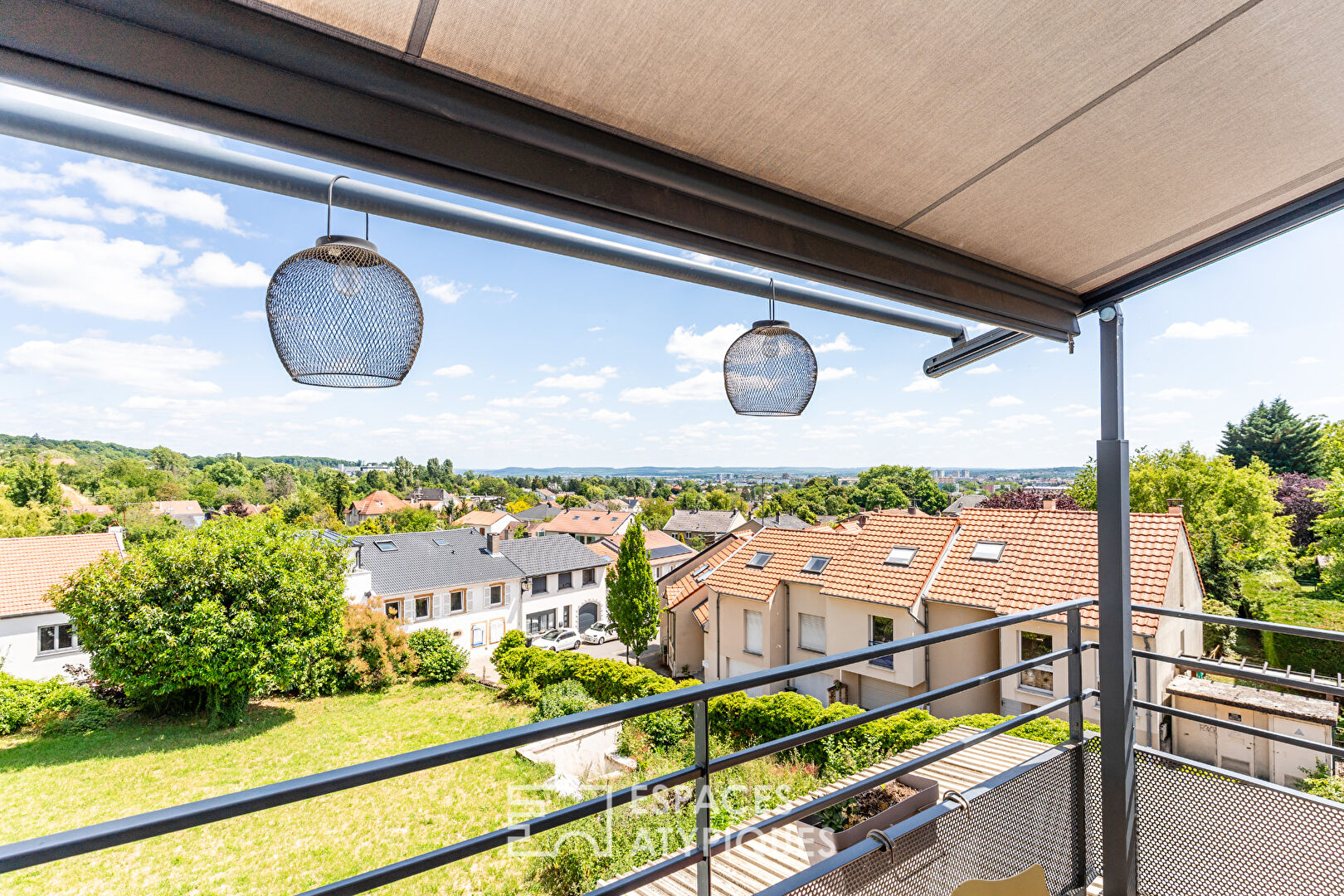 Appartement de charme avec vue dégagée dans un manoir