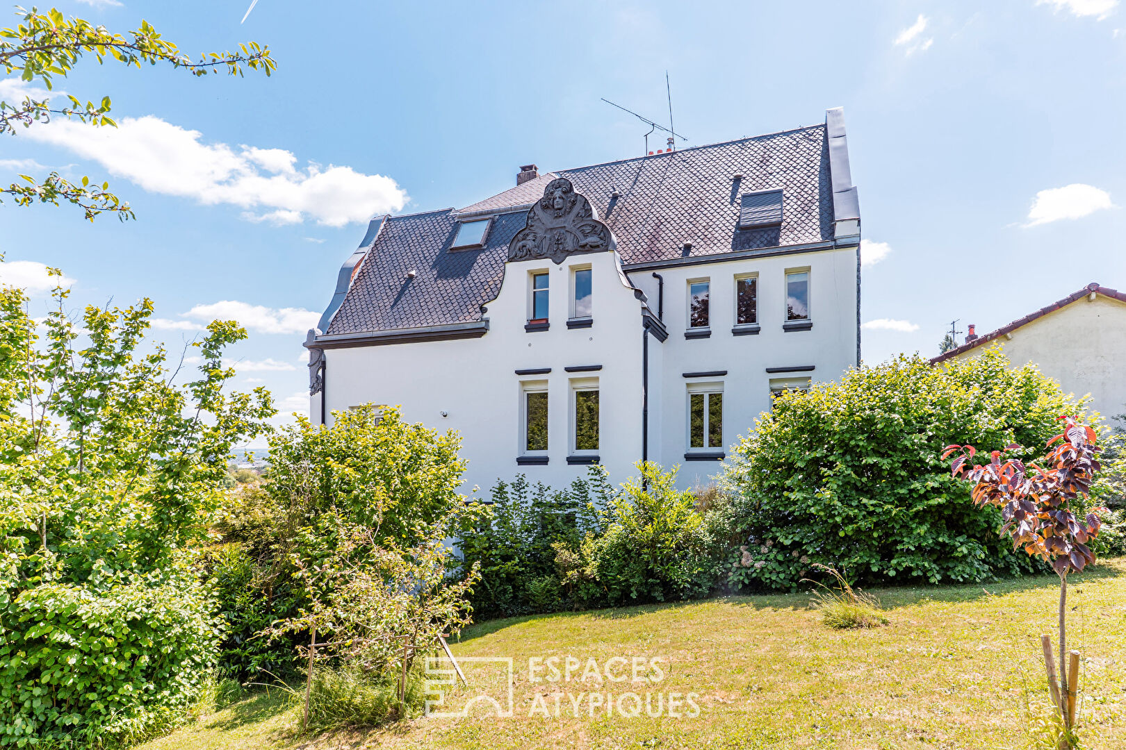 Appartement de charme avec vue dégagée dans un manoir