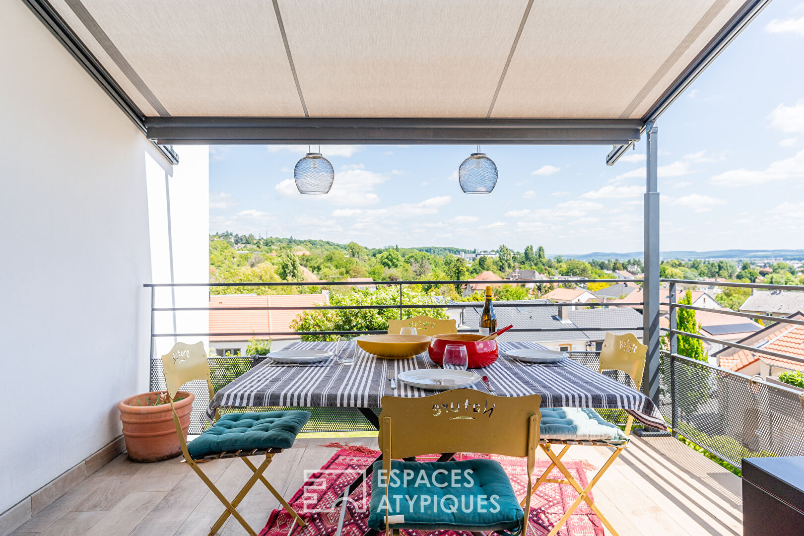 Appartement de charme avec vue dégagée dans un manoir