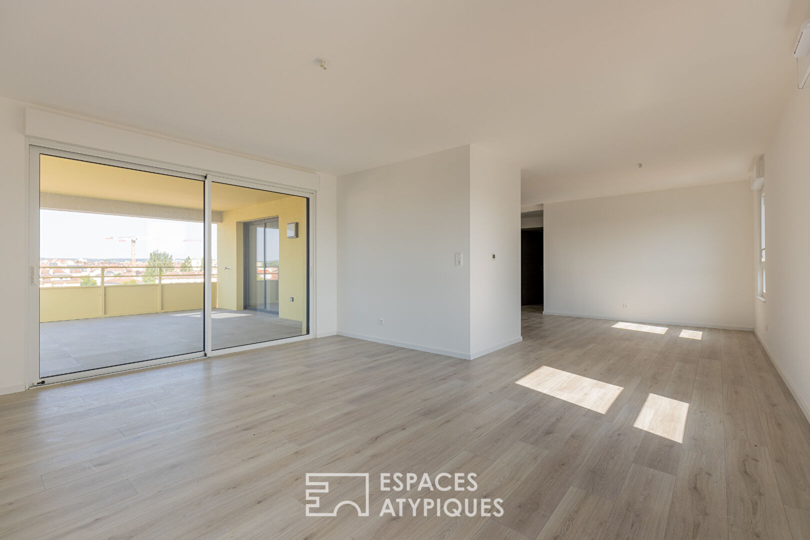 Dernier étage avec terrasses et vue dégagée