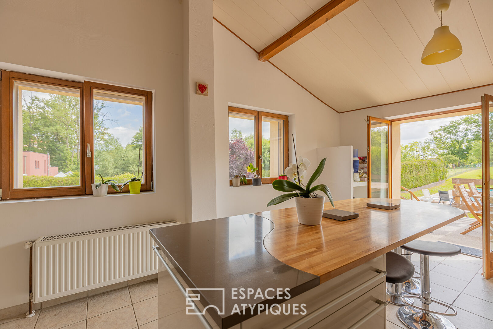 Maison avec appartement indépendant et piscine dans un écrin de verdure