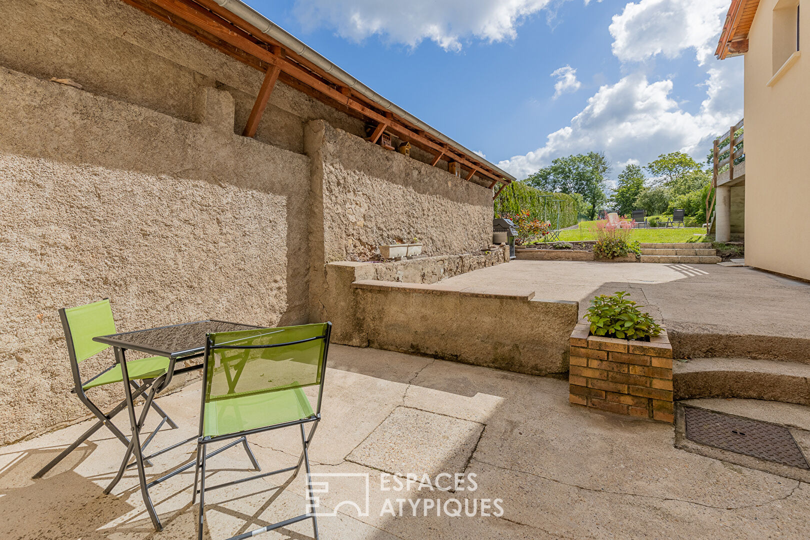 Maison avec appartement indépendant et piscine dans un écrin de verdure