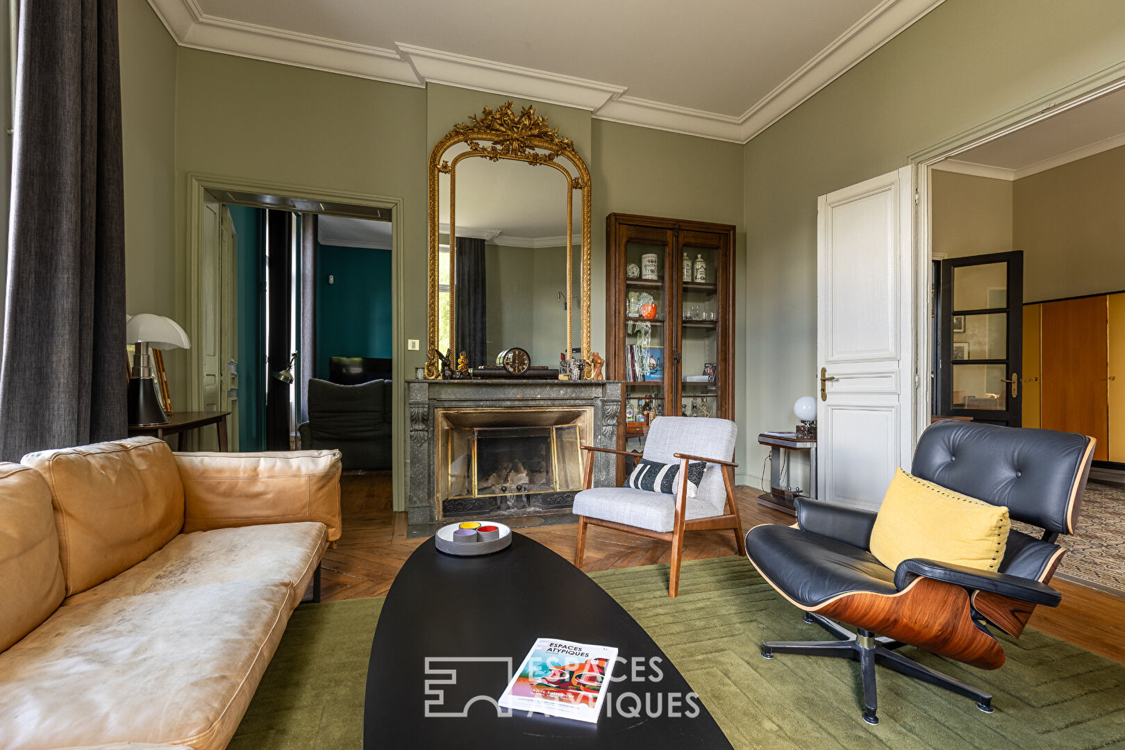 Maison de maître à la rénovation soignée et son écrin verdoyant