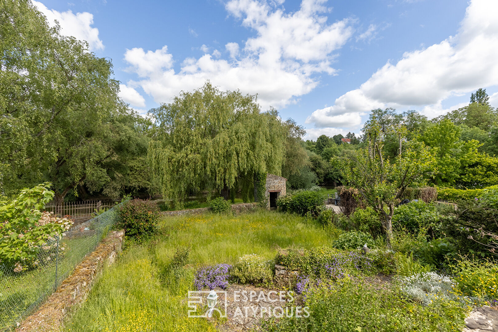 Maison lorraine à réinventer et son jardin bucolique