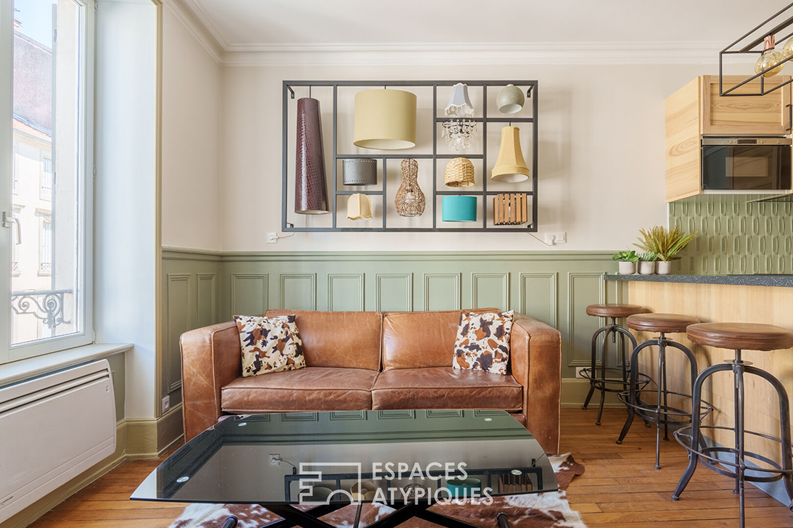 Renovated character apartment in the Charles III district