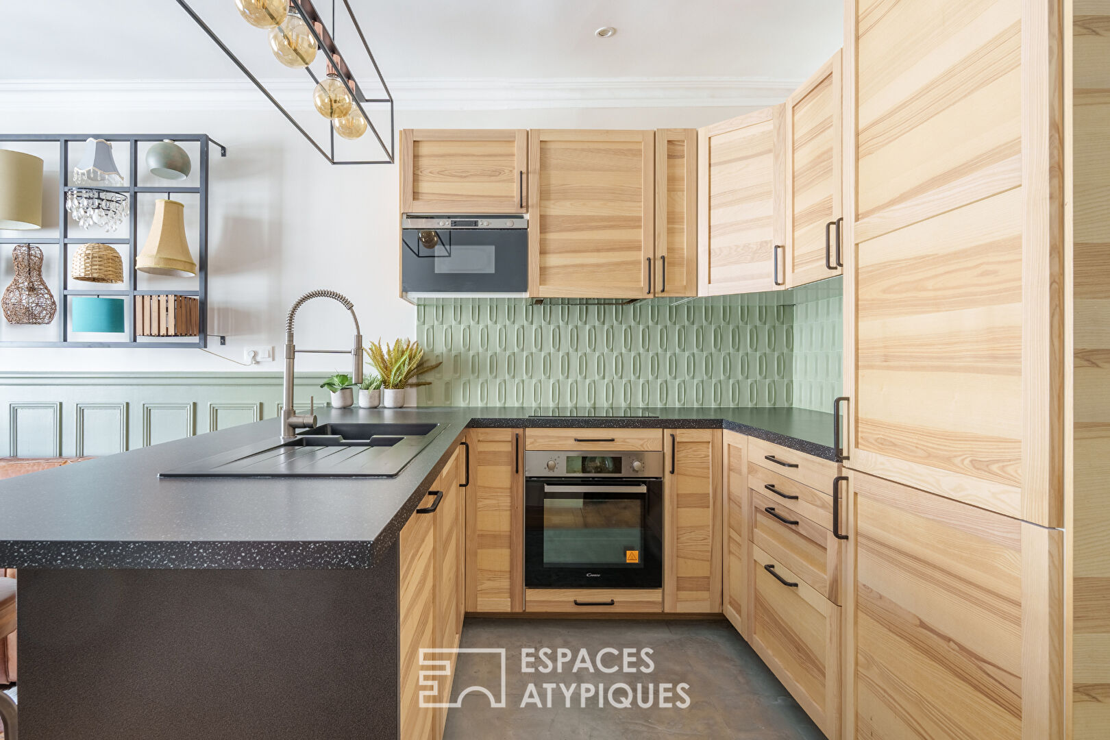 Renovated character apartment in the Charles III district