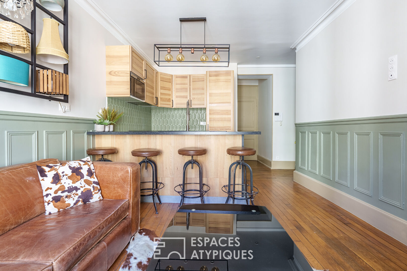 Renovated character apartment in the Charles III district