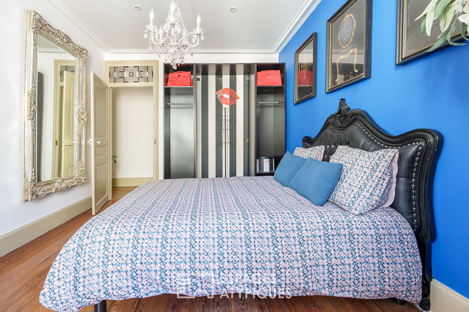 Renovated character apartment in the Charles III district