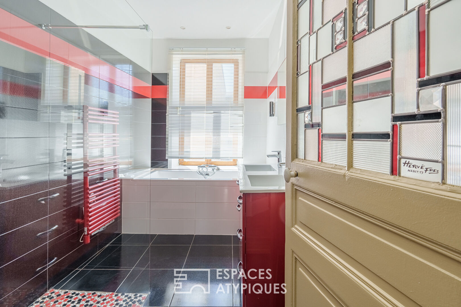 Renovated character apartment in the Charles III district