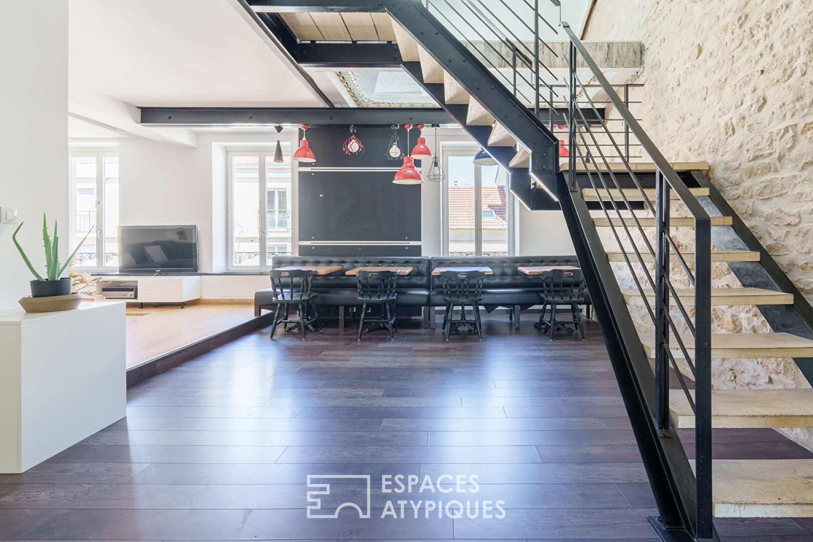 Characterful duplex apartment under the eaves in the heart of the city