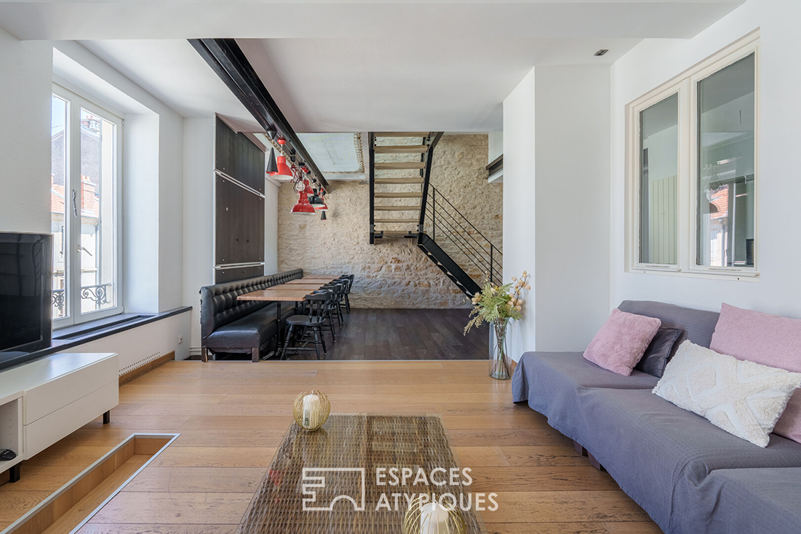 Characterful duplex apartment under the eaves in the heart of the city