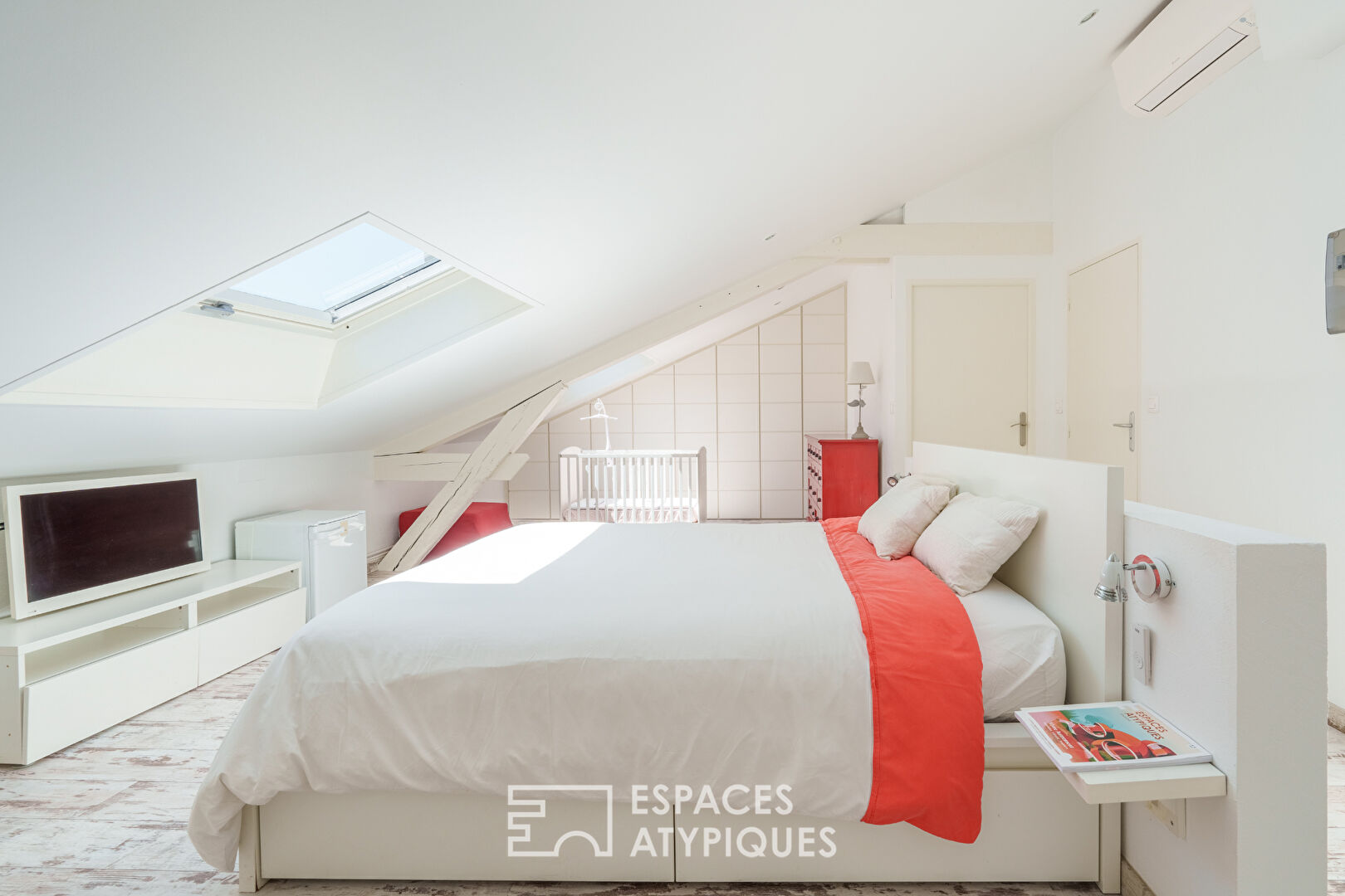 Characterful duplex apartment under the eaves in the heart of the city