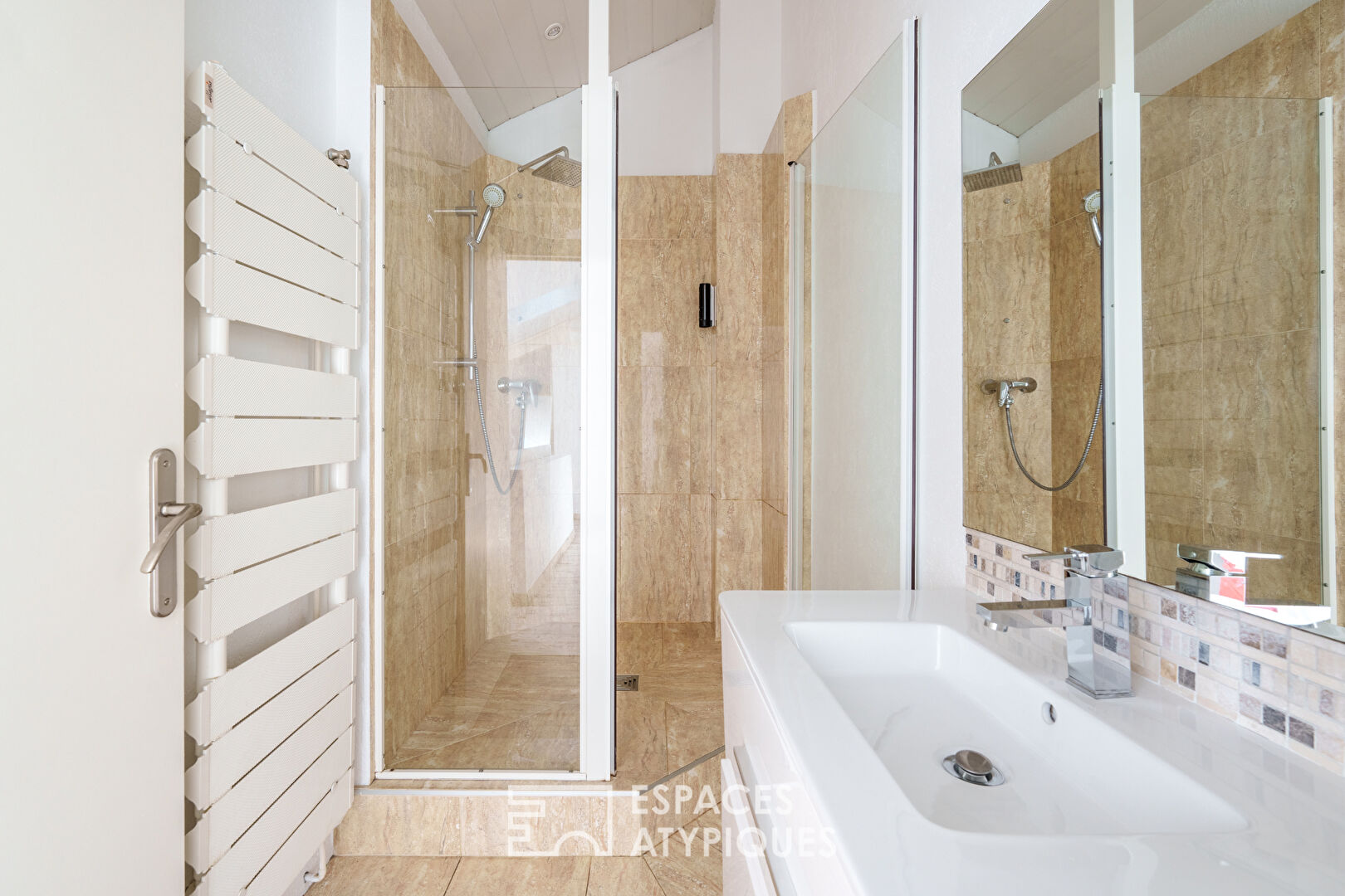 Characterful duplex apartment under the eaves in the heart of the city