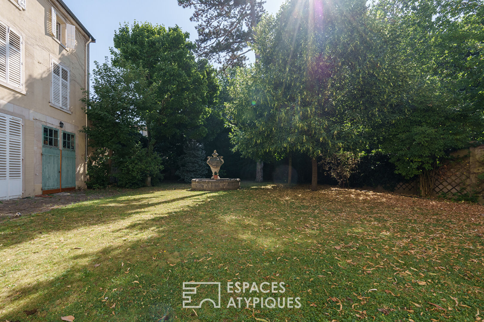 Triplex et son jardin comme une maison en coeur de ville