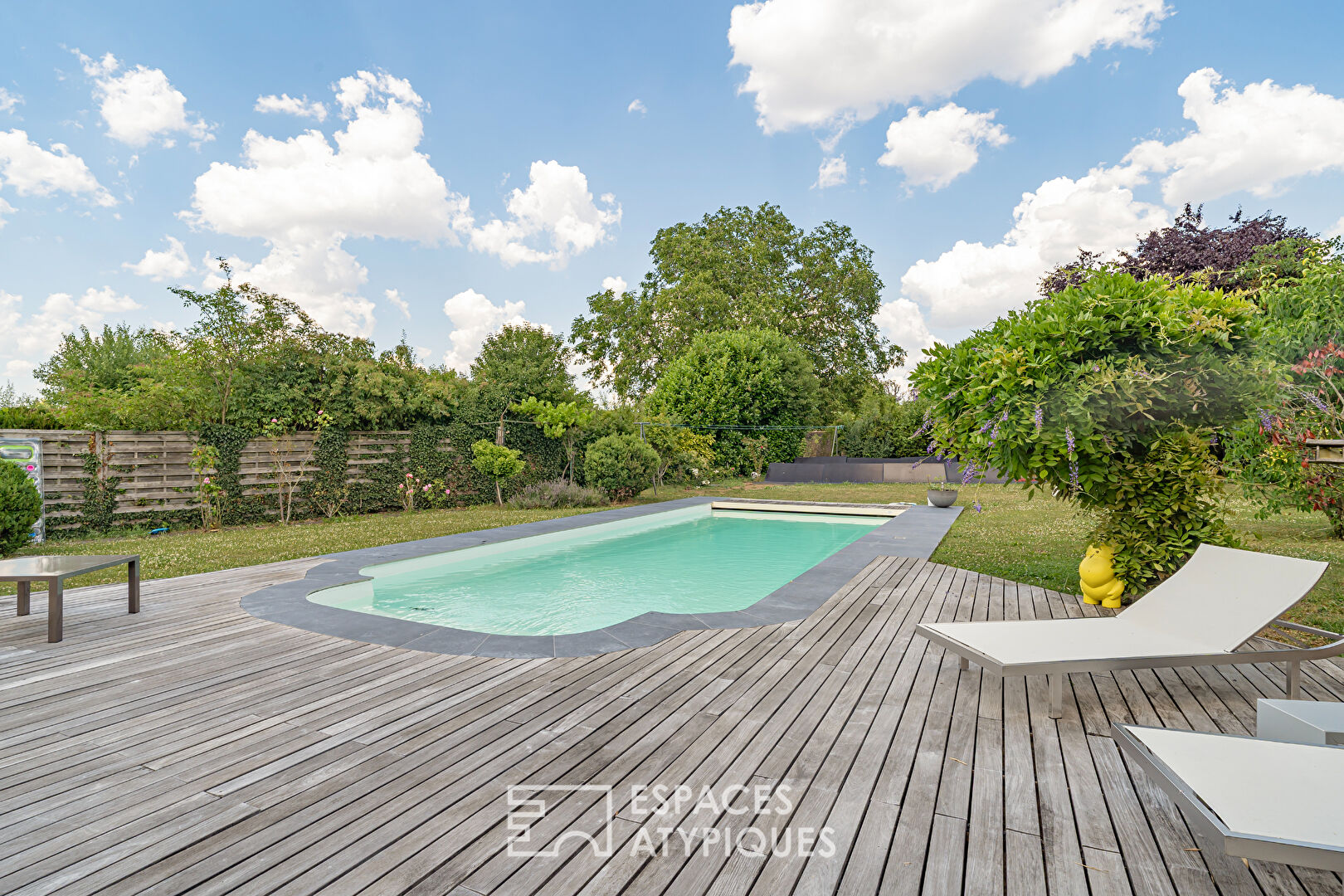 Farmhouse with swimming pool and garden