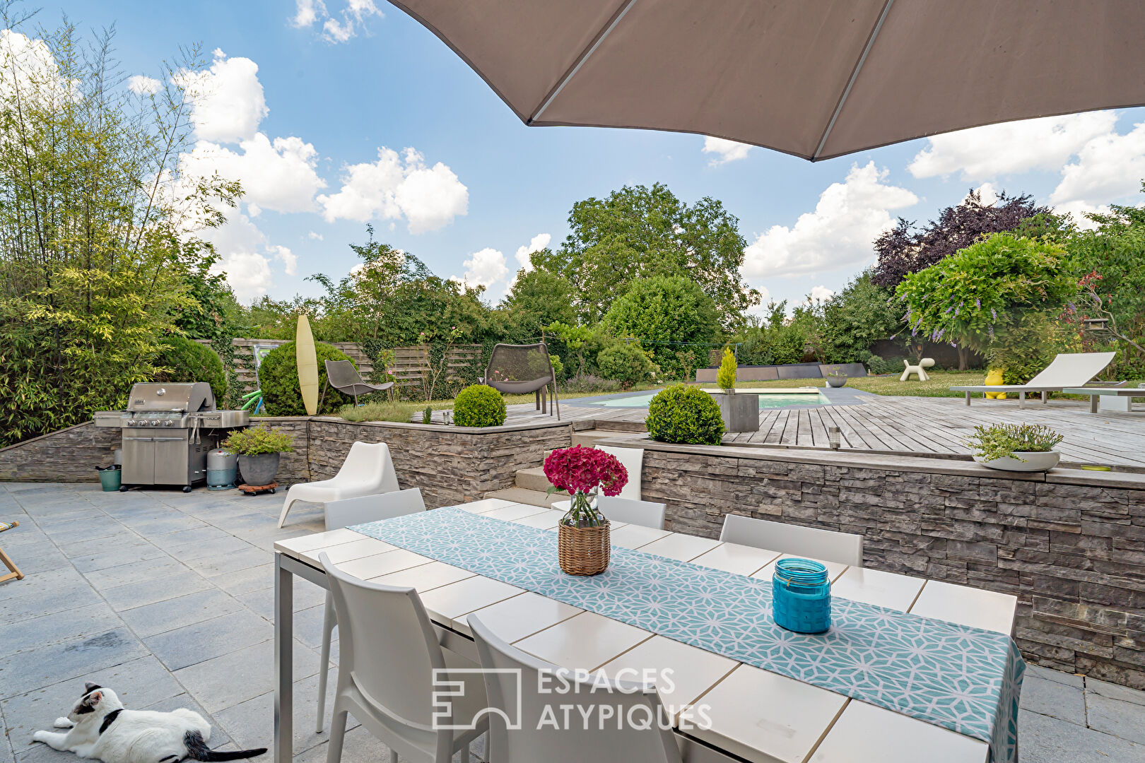 Farmhouse with swimming pool and garden