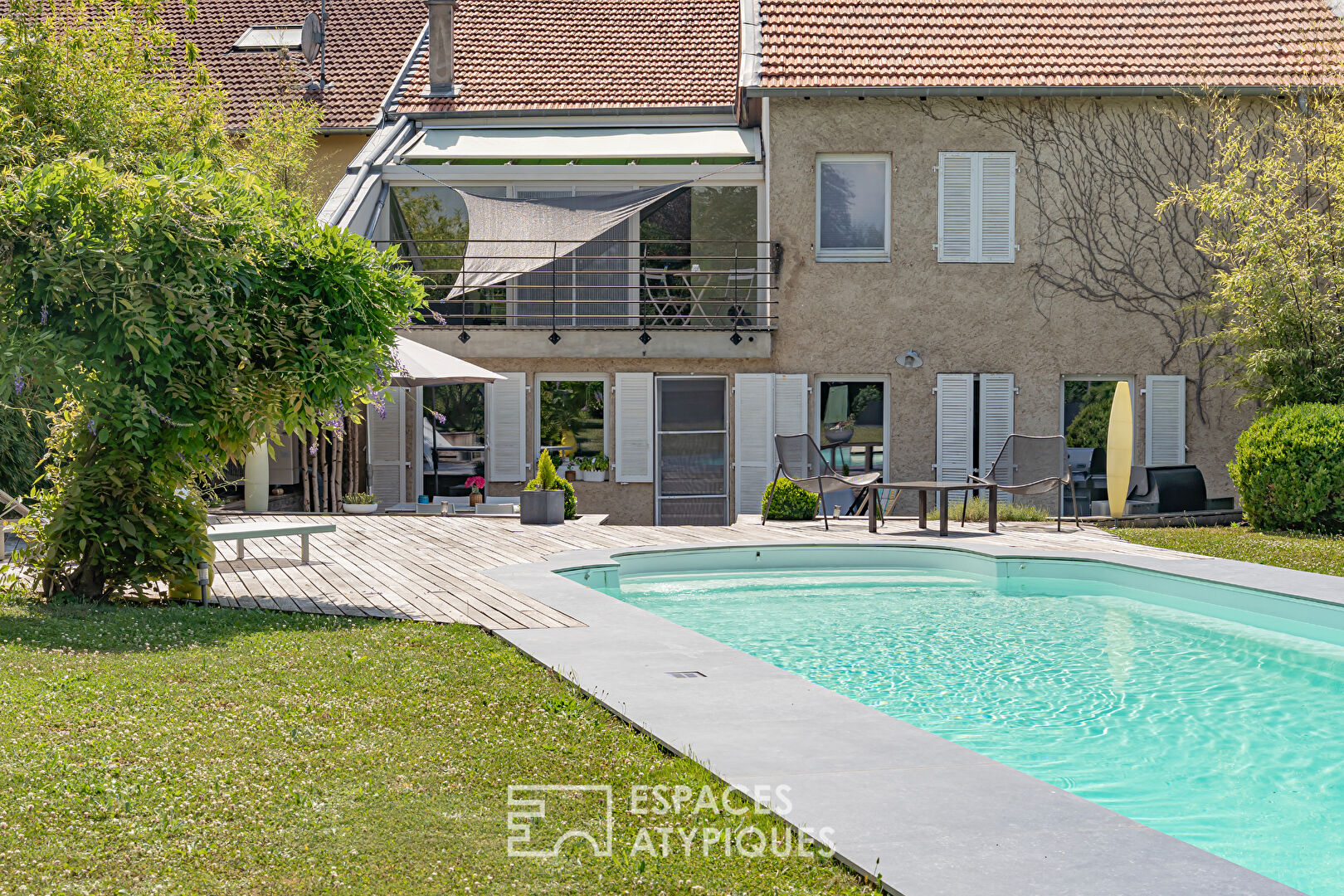 Farmhouse with swimming pool and garden