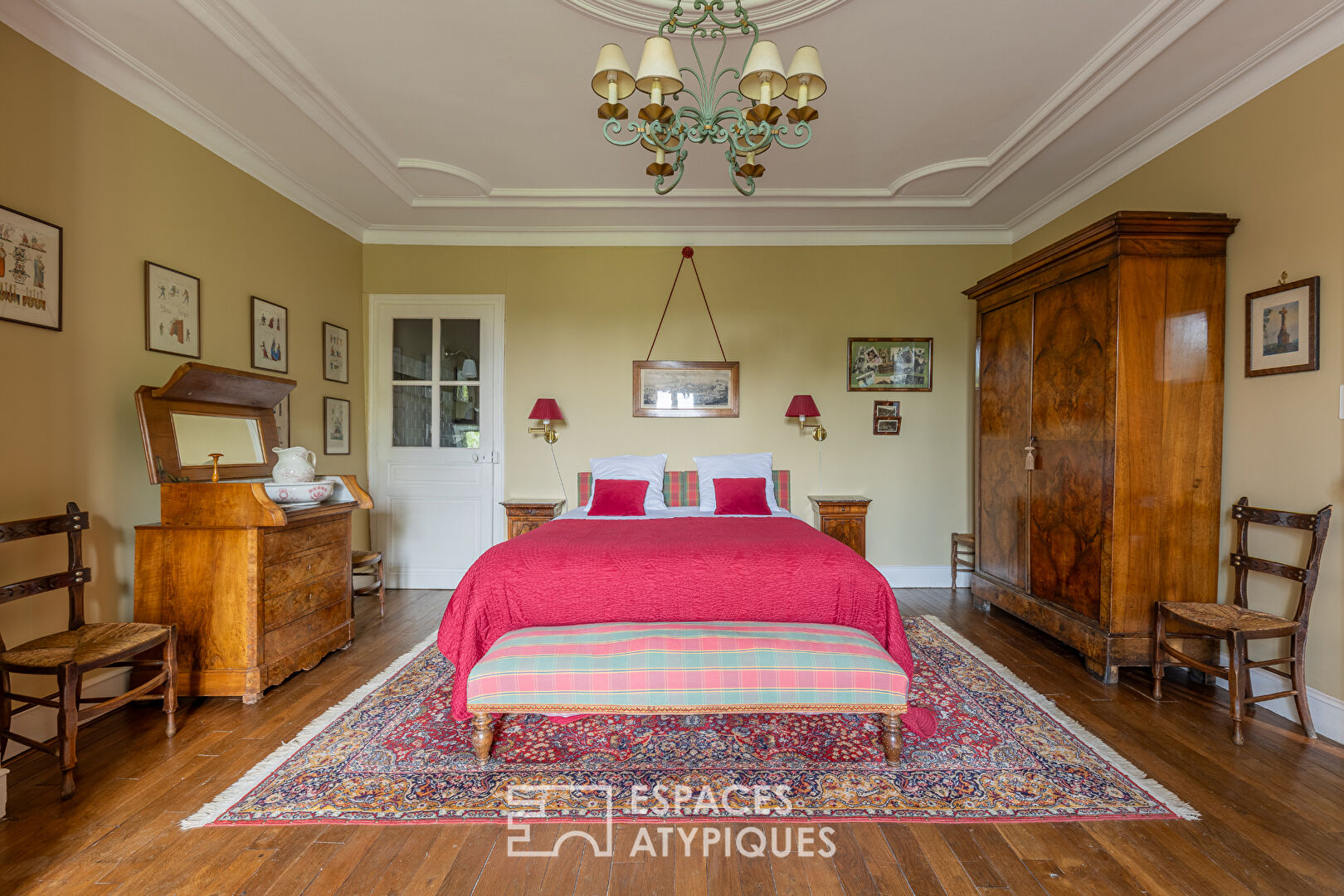 Character house from the late 17th century with a bucolic garden