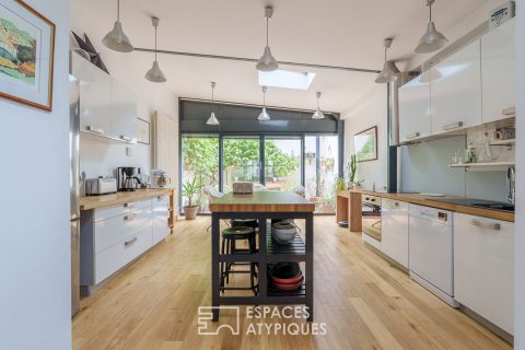 Old studio and patio in the heart of the city