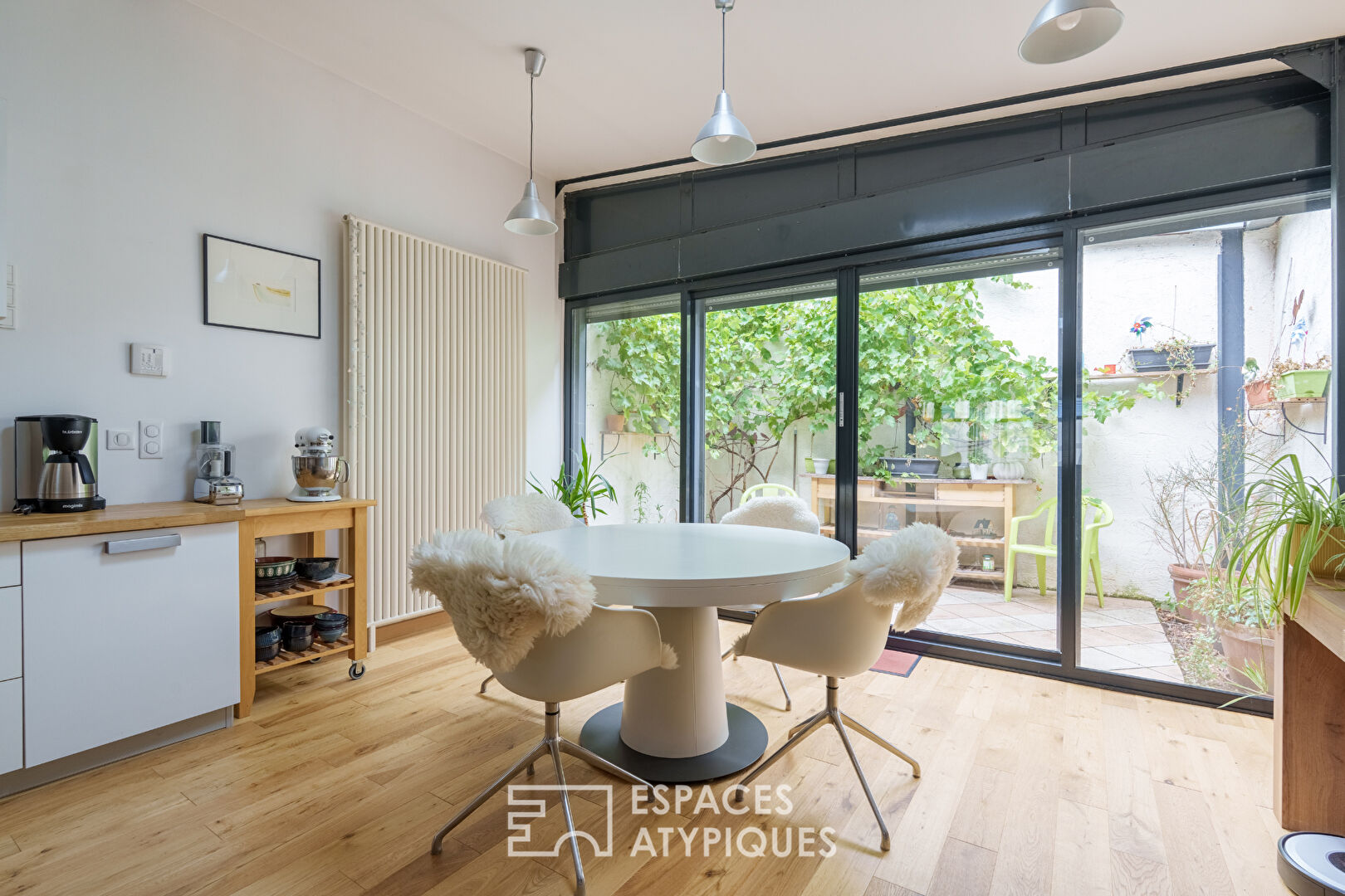 Old studio and patio in the heart of the city