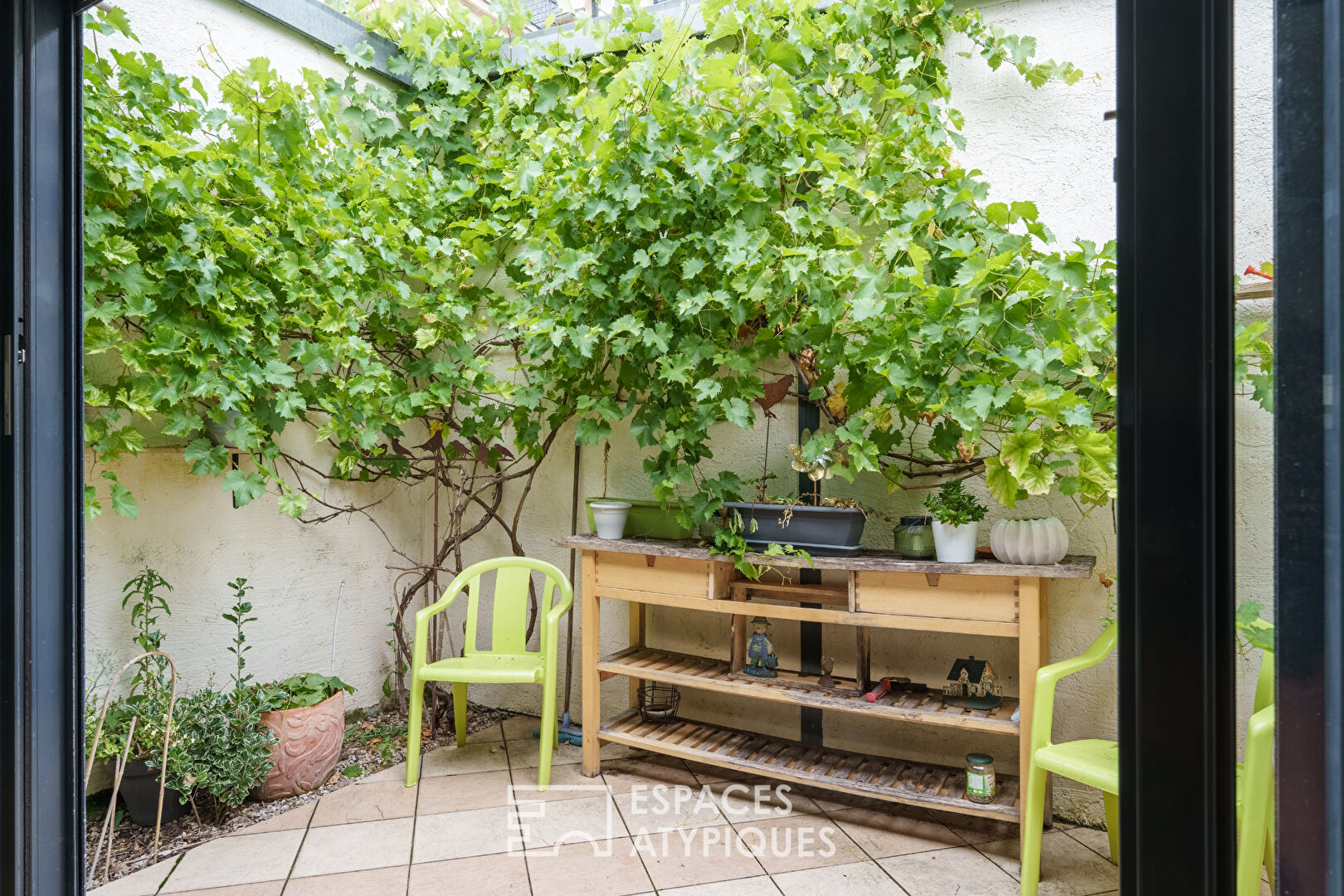 Old studio and patio in the heart of the city