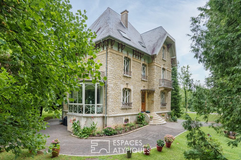 Charmant manoir et son île en bord de Marne