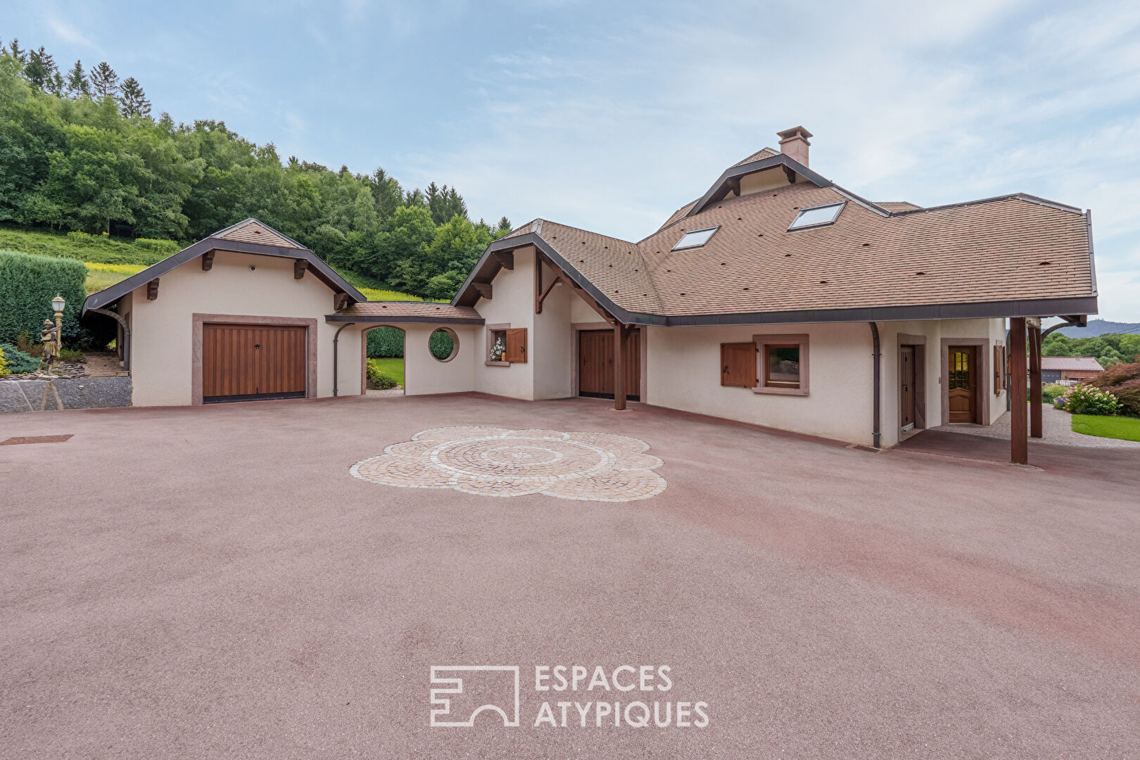 Propriété avec piscine et vaste terrain à proximité du lac de Pierre Percée