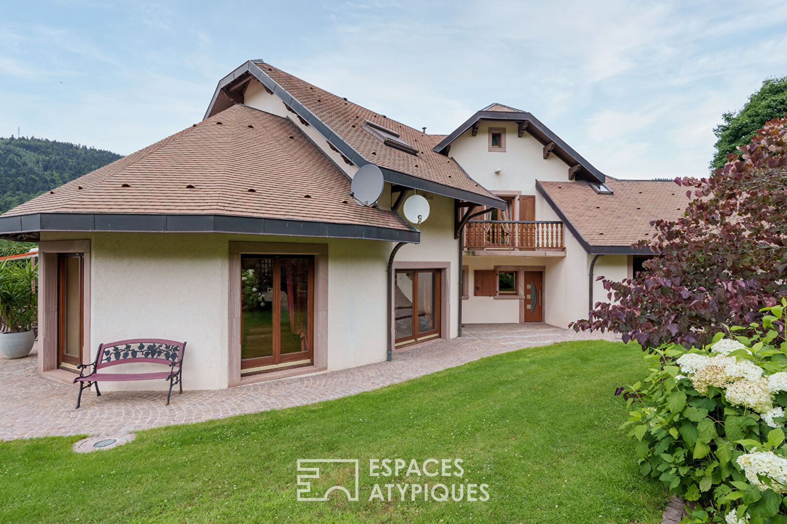 Propriété avec piscine et vaste terrain à proximité du lac de Pierre Percée