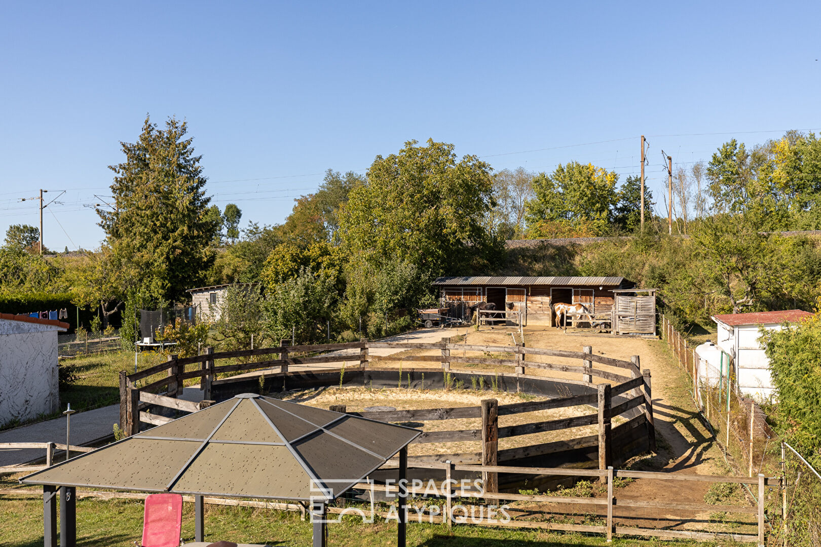 Family home with equestrian facilities