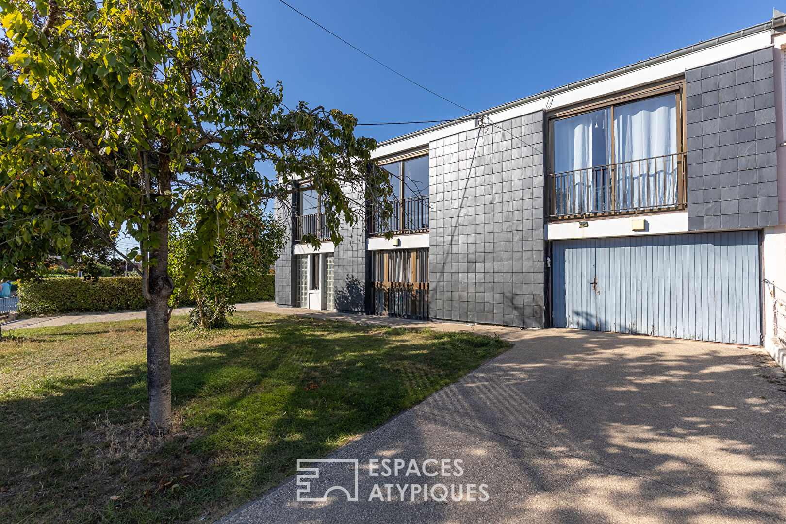 Family home with equestrian facilities