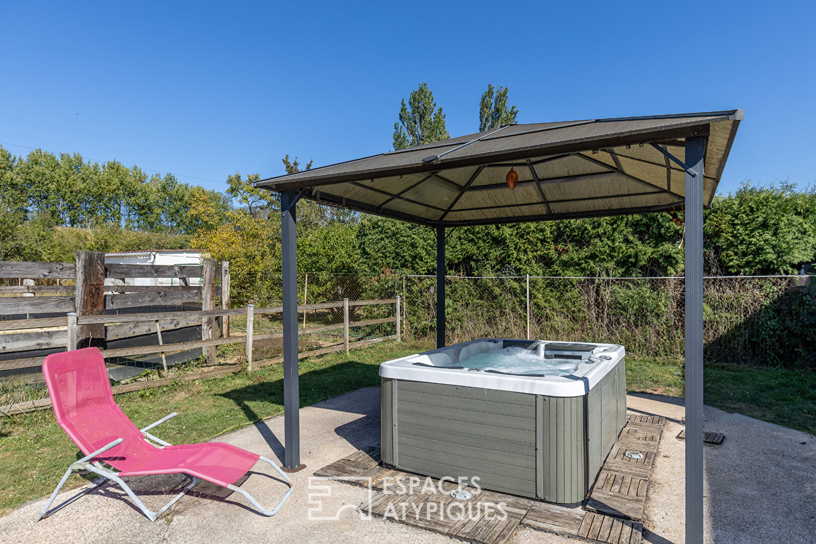 Family home with equestrian facilities