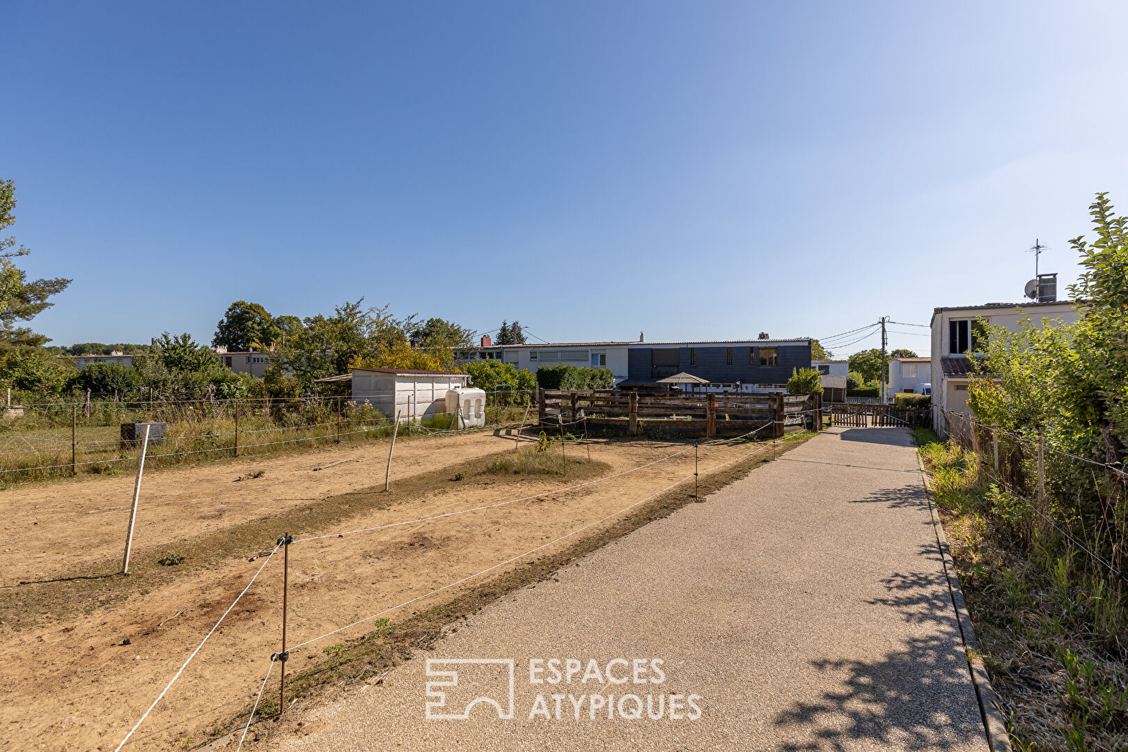 Family home with equestrian facilities