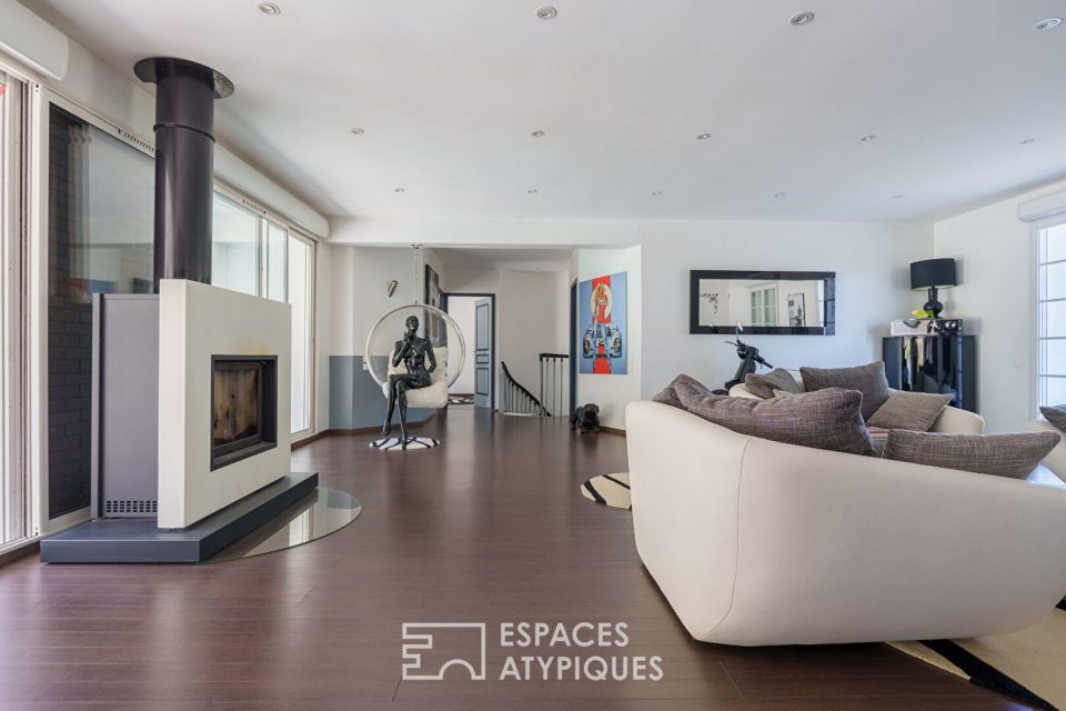 Maison familiale et son vaste terrain verdoyant avec piscine