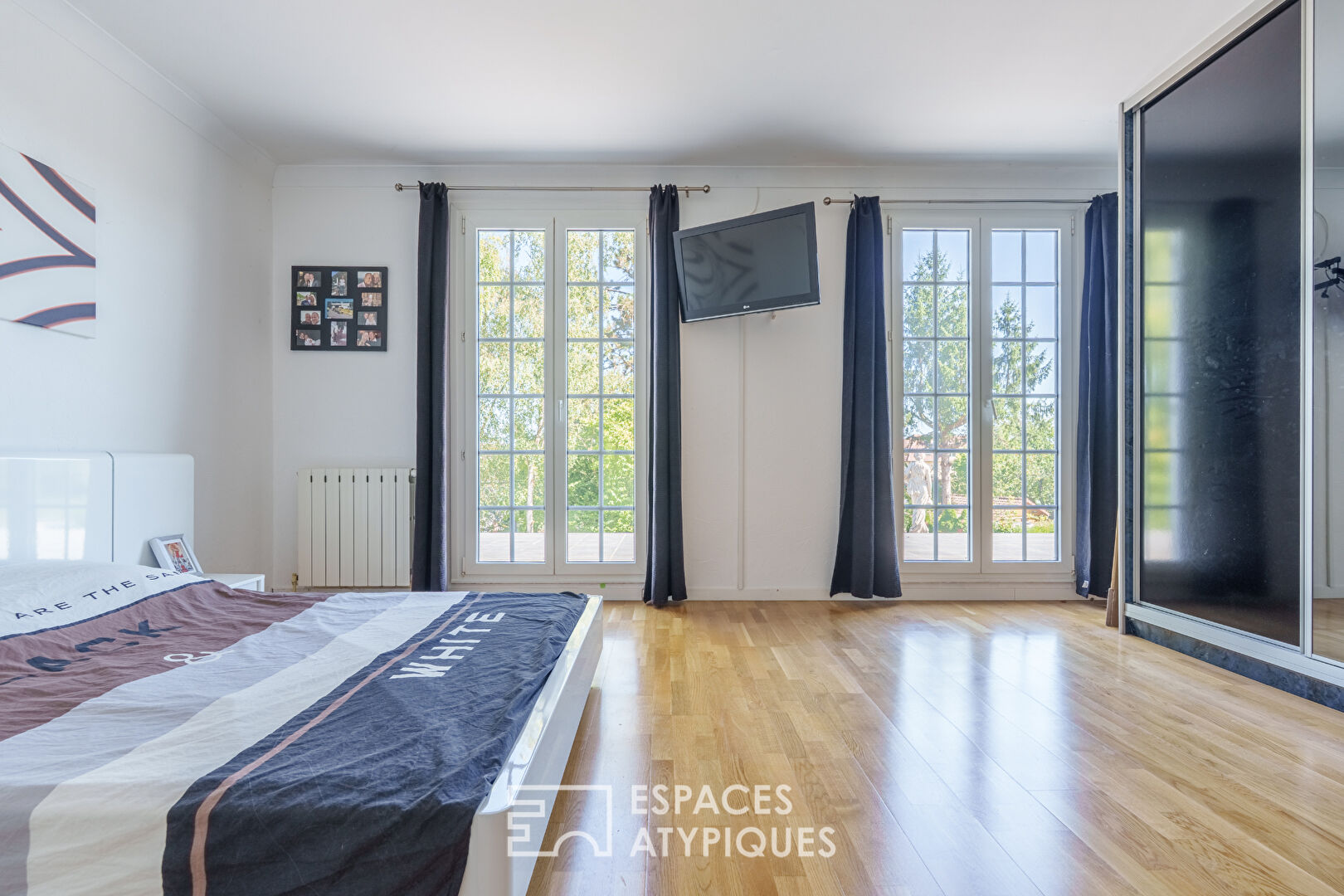 Maison familiale et son vaste terrain verdoyant avec piscine