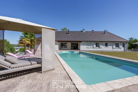 Maison familiale et son vaste terrain verdoyant avec piscine