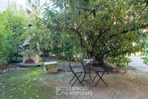 Triplex singulier et ses extérieurs privatifs en coeur de ville