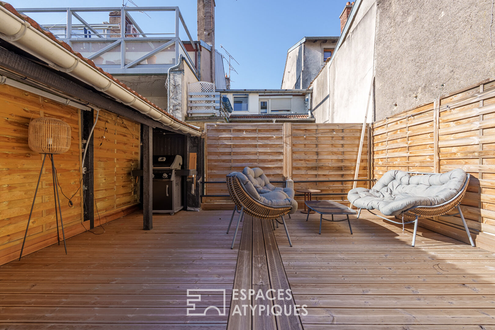 Loft et sa terrasse dans une ancienne menuiserie
