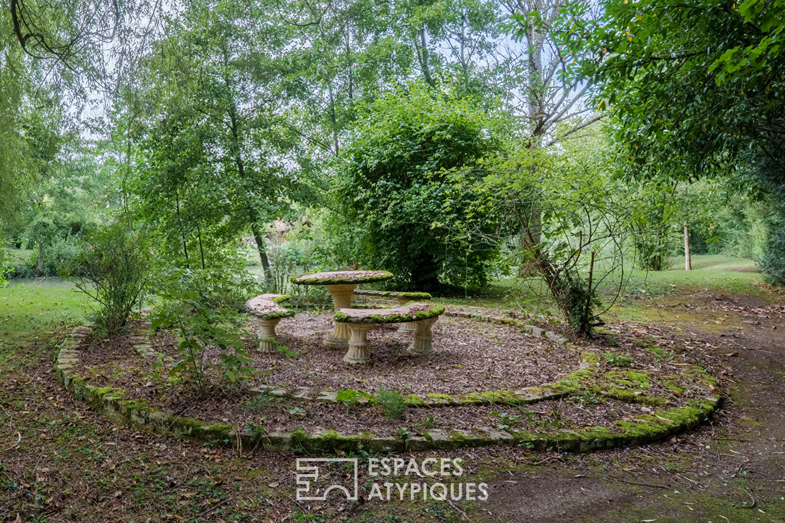 Charming property with pond, rivers, and cottages