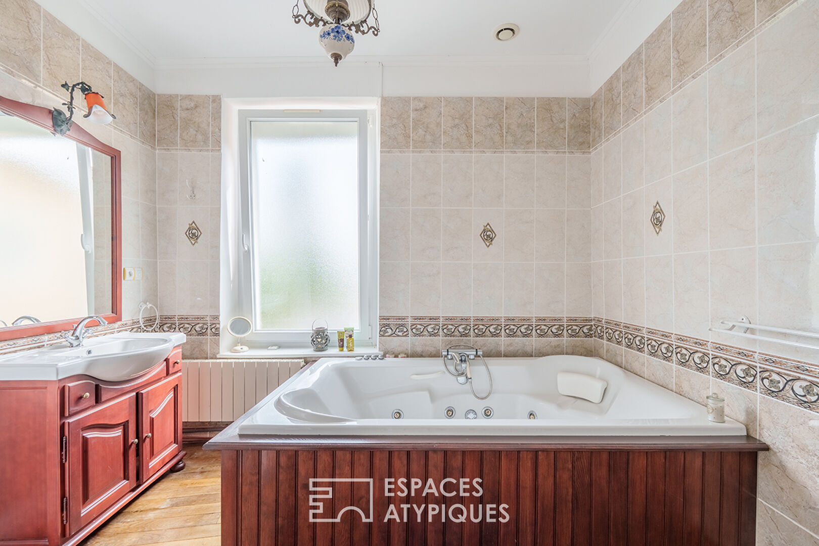 Charming property with pond, rivers, and cottages