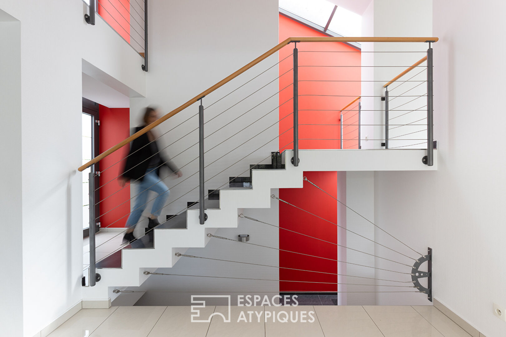 Lumineuse villa d’architecte avec piscine